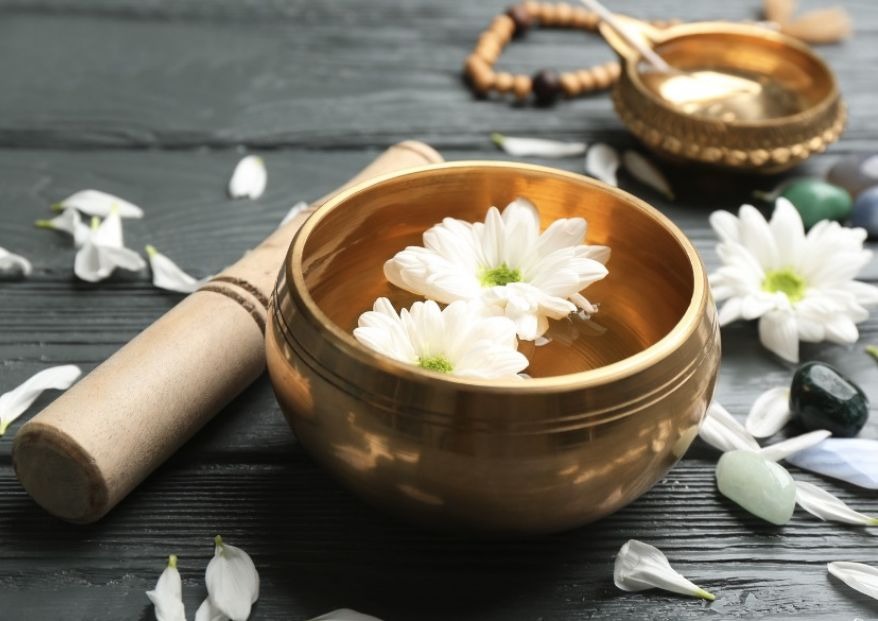 Sound bath and relaxation atmosphere