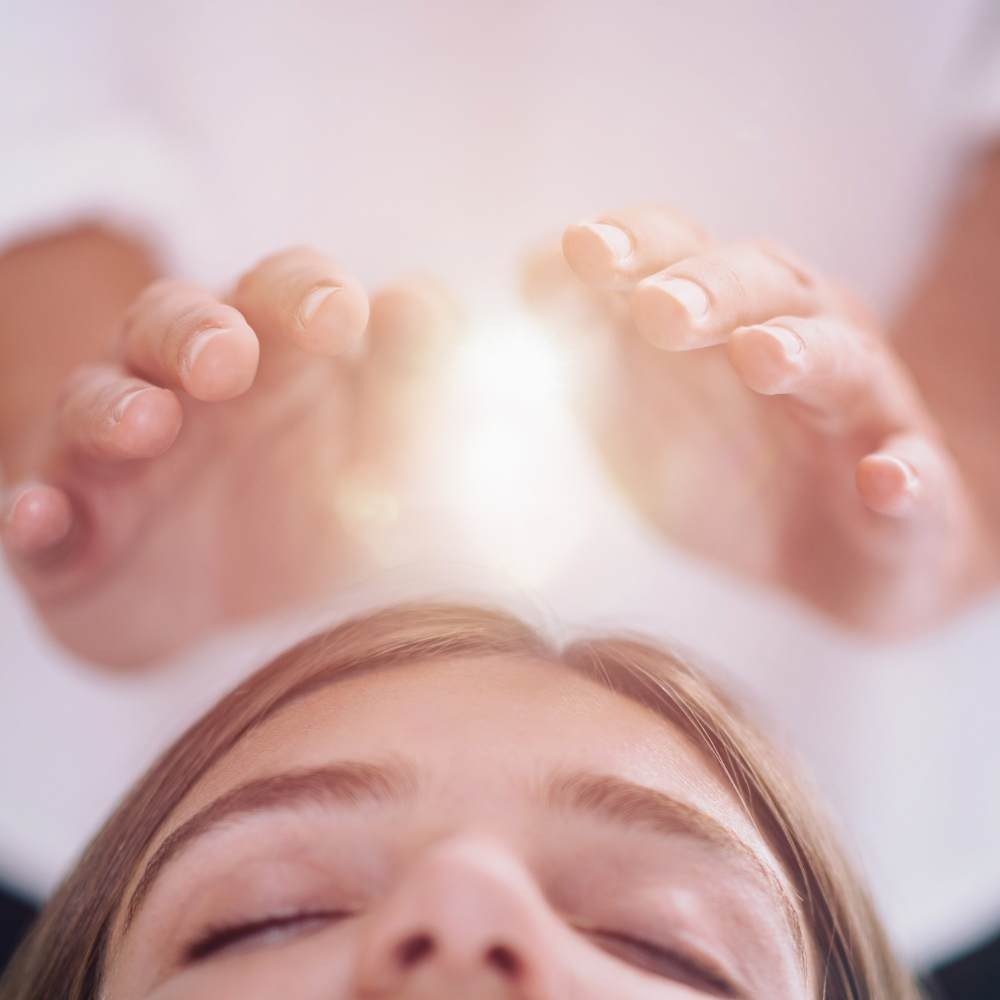 Reiki hands-on energy healing treatment